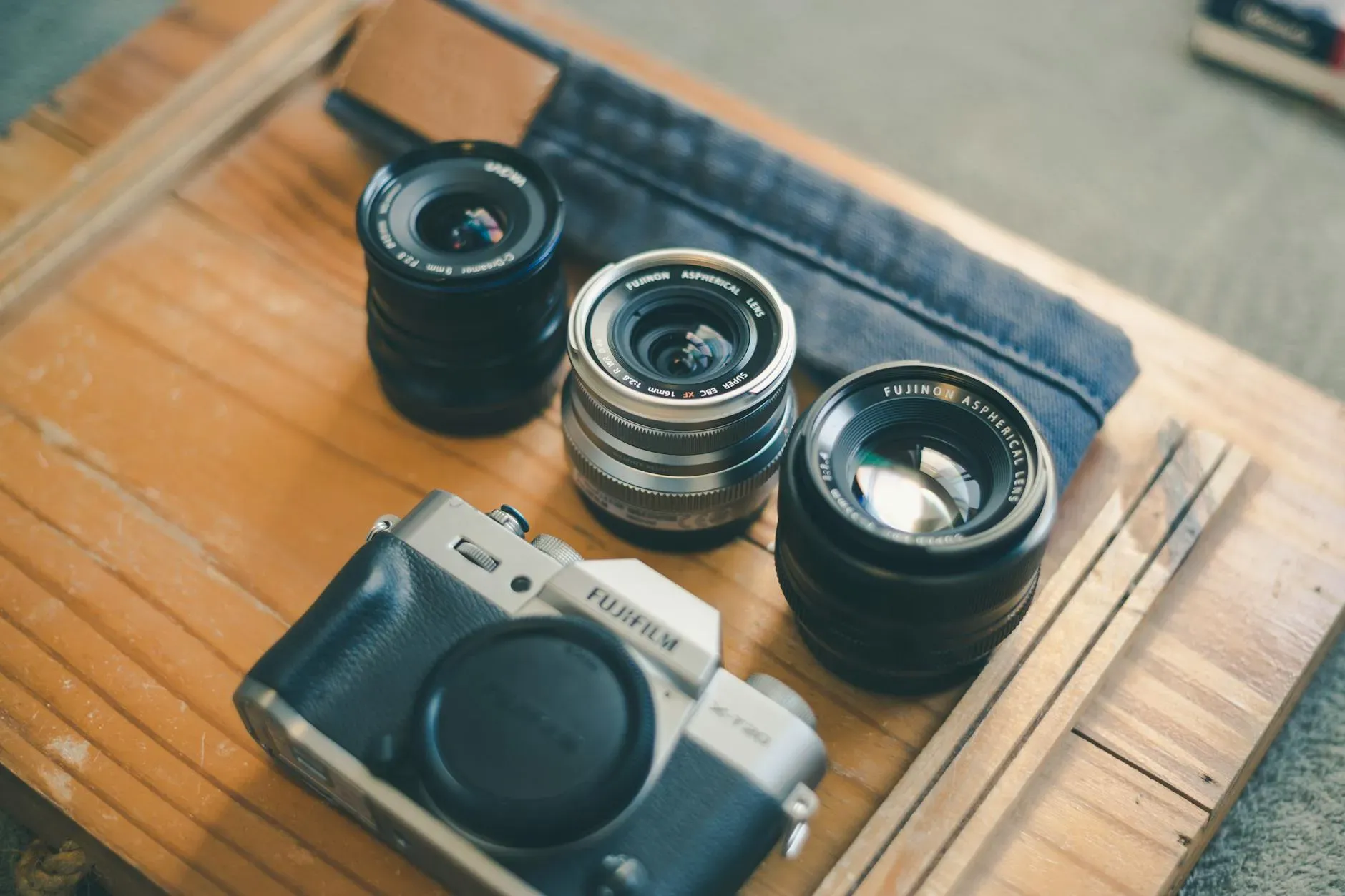 Detachable-Lens Cams