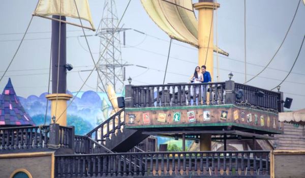 Pre-Wedding-Shoot-Titanic-Imagicaa